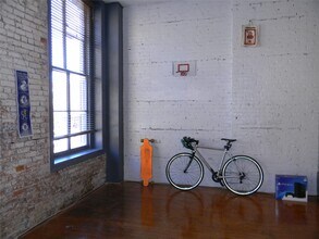 Building Photo - 2315 The Strand