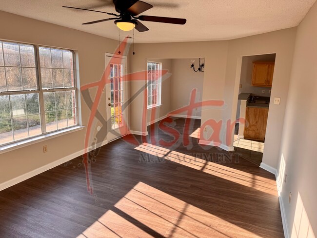 Foto del edificio - 8170 Clubview Dr