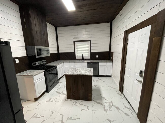 Foto del edificio - 112 Yates St