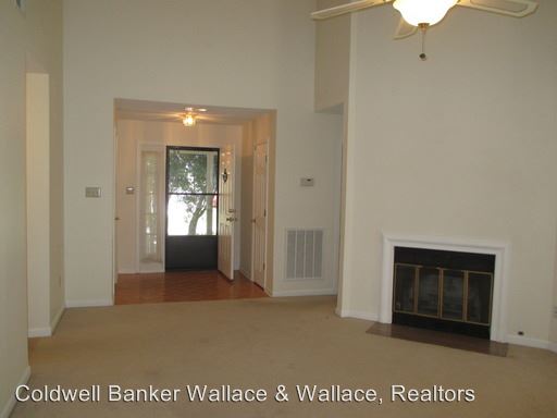 Building Photo - 8736 Shoreham Blvd