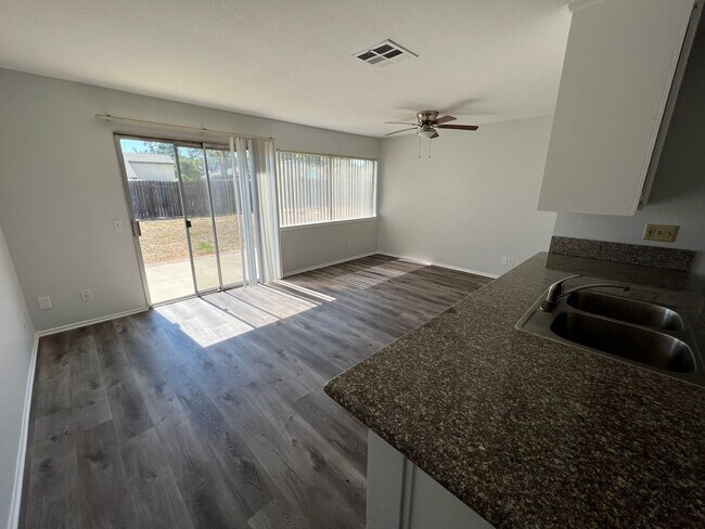 Building Photo - ONTARIO, single family home. Large fenced yard