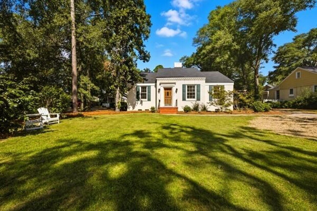Foto principal - Update Forest Hills Gem with Modern Updates & Private Backyard Retreat