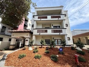 Building Photo - 156 S Oak Knoll Ave