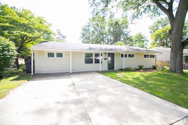 Building Photo - 3001 Edgebrook Dr