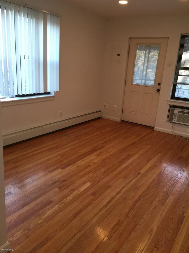 Building Photo - 1 br, 1 bath  - 4012 192nd St