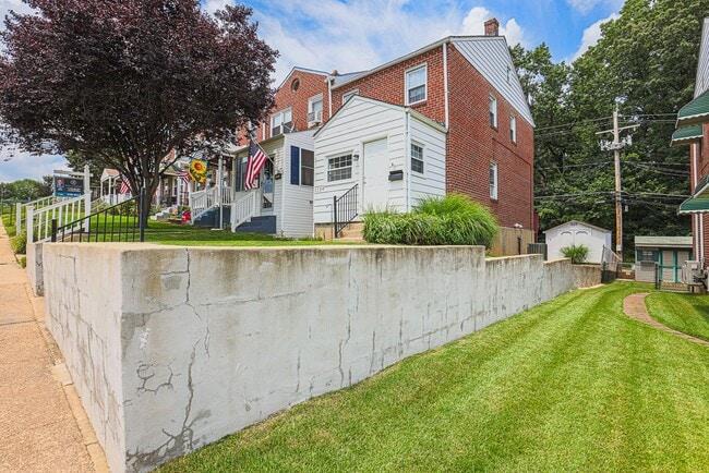Building Photo - 1154 Elm Rd