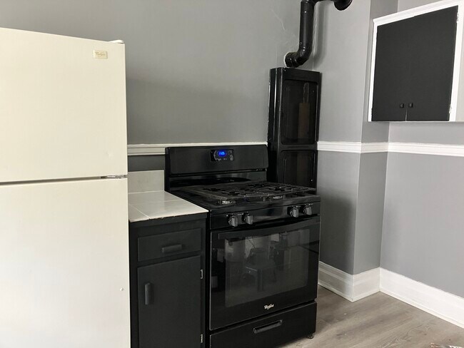 Kitchen, appliances side - 256 Weyl St