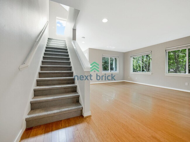 Building Photo - Welcome to this charming 3-bedroom, 2-bath...