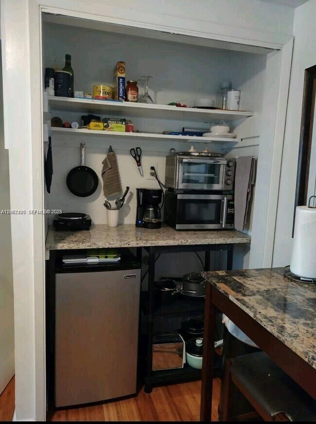 Foto del edificio - 1337 NE 3rd Ave