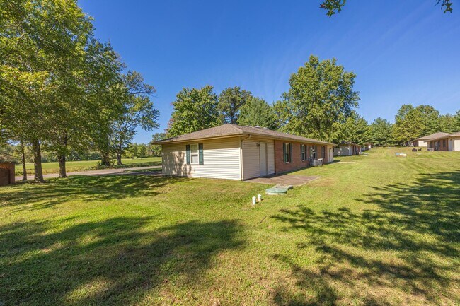 Foto del edificio - 10854 Country Club Rd