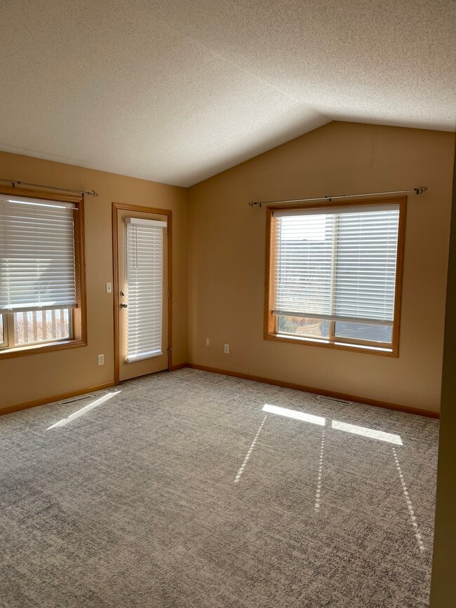 Building Photo - 1135 Mockingbird Loop