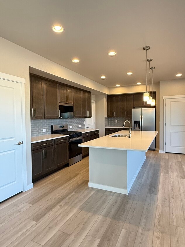 Foto principal - 10208 Spry St