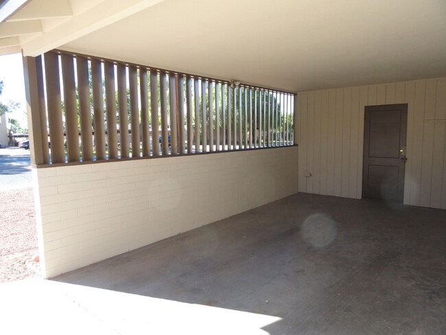 Foto del edificio - 1026 E Highland Ave