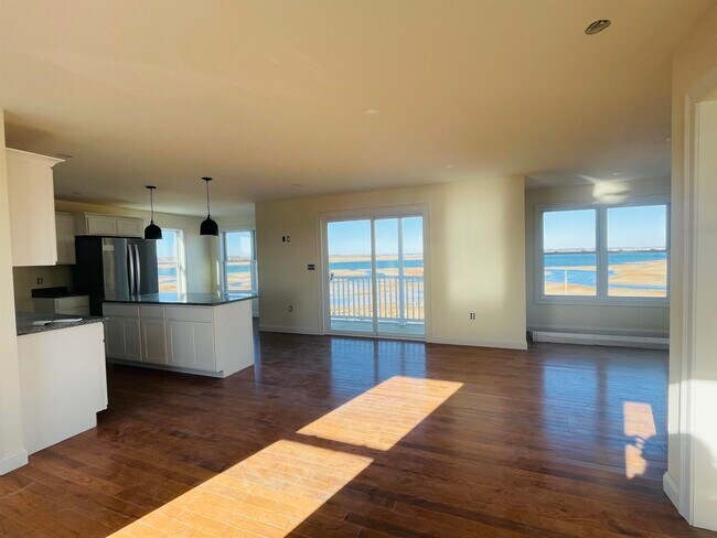 Building Photo - 6 Cross Beach Rd