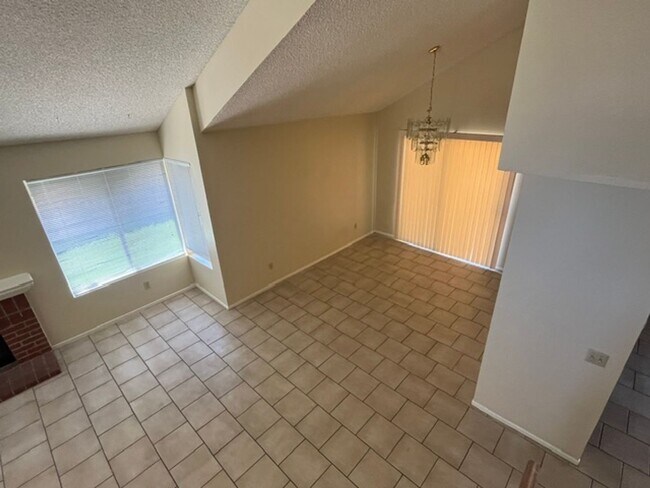 Foto del edificio - 15377 Bambi Ct