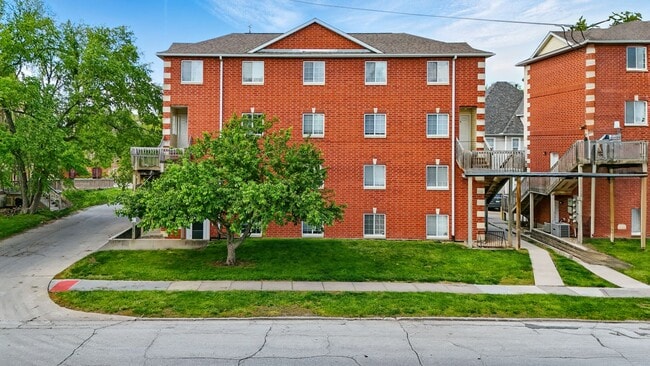 Building Photo - 422 Bowery St