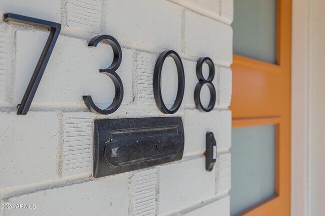 Building Photo - 7308 E Granada Rd