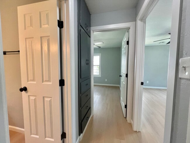 Building Photo - ? Cozy 3 Bedroom Home with Large Yard Sout...