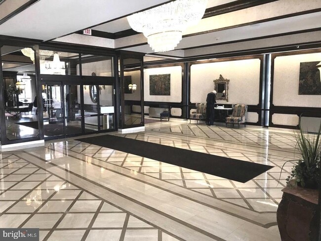 Foto del edificio - 5225 Pooks Hill Rd