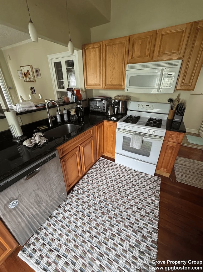 Photo - 92 Fayette St Apartments