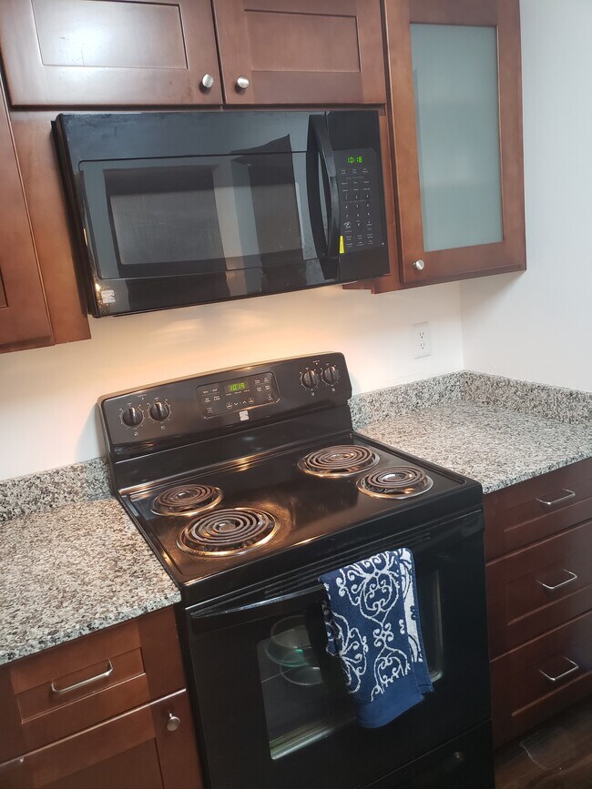 Foto del edificio - 1800 Riverwood Dr
