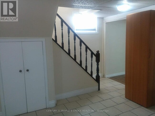 Building Photo - 3429 Queenston Dr