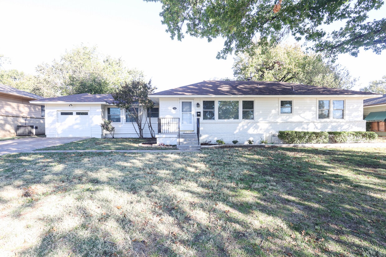 Primary Photo - 5139 E 23rd St