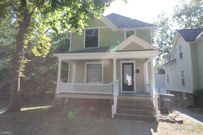 Building Photo - 5 br, 2 bath House - 1001 Davis St Availab...