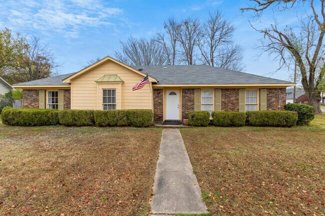 Building Photo - 4285 Shamrock Ln