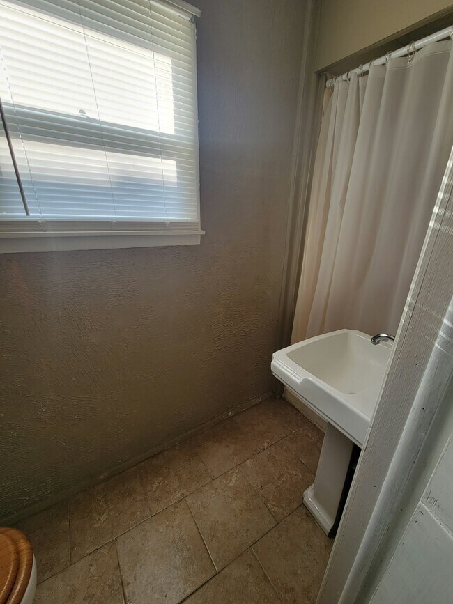 Foto del edificio - 307 E 9th St