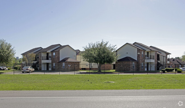 Building Photo - Waller Hillside Plaza