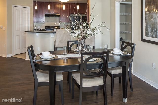 Foto del edificio - 5426 Gardens Park Boulevard