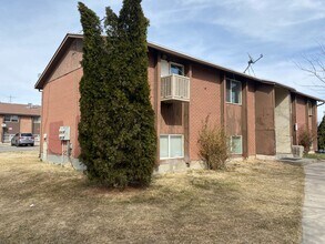 Building Photo - 2517 S Lakecrest Dr