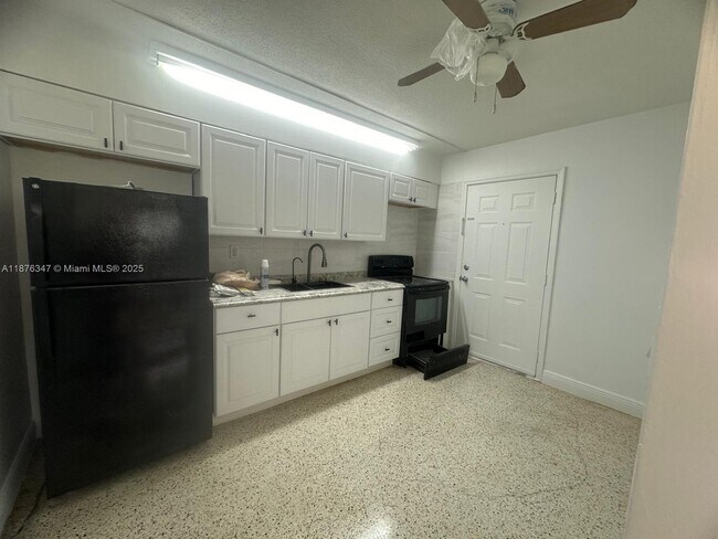 Foto del edificio - 845 W 29th St