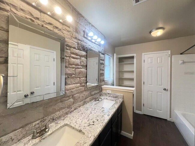 Foto del edificio - 1800 Columbine Ln