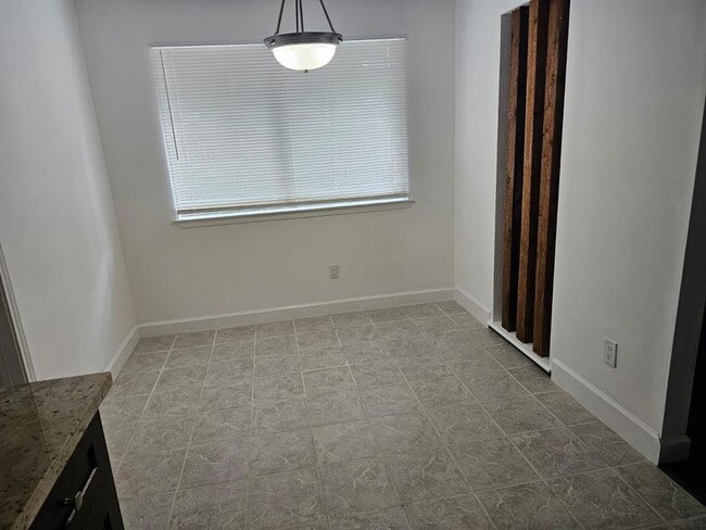 Foto del edificio - 5623 Briarwood Forest Dr