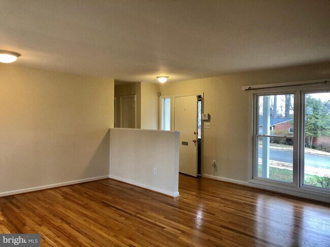 Building Photo - 2611 Sigmona St