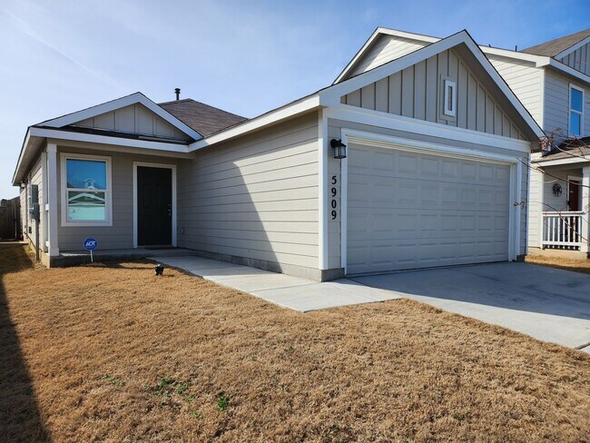 Building Photo - 3 Bedroom 2 bath In Navarro Ranch