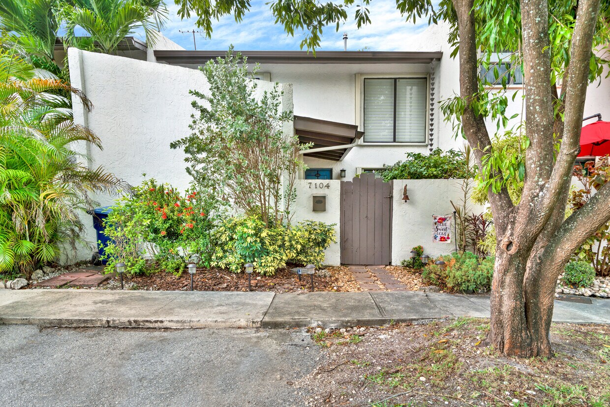 Primary Photo - 7104 SW 110th Ave