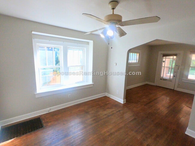 Foto del edificio - 1427 N Gladstone Ave