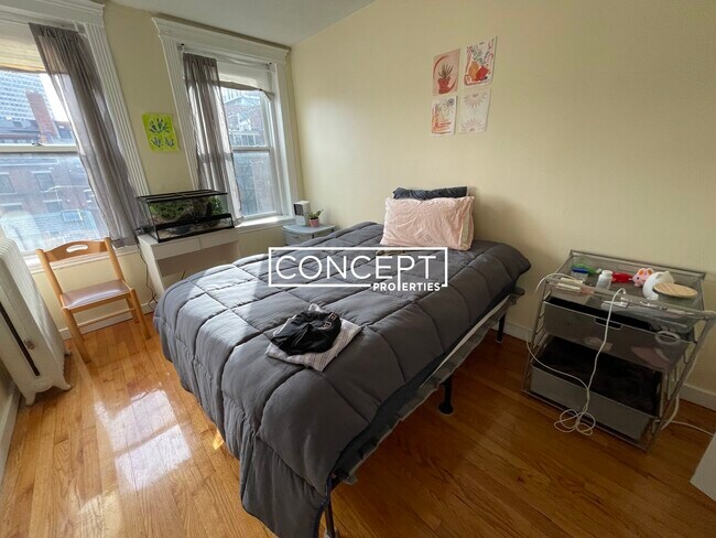 Building Photo - 70 Joy St