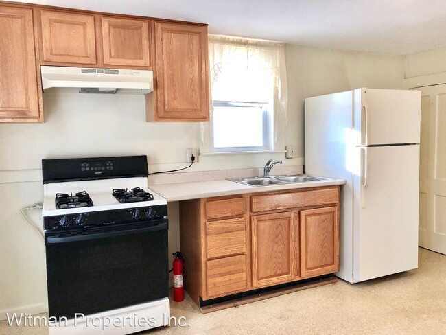 Building Photo - 2 br, 1 bath House - 28 1/2 Parker Street