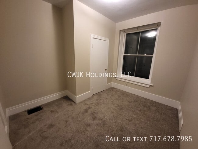 Building Photo - Cozy One Bedroom Apartment