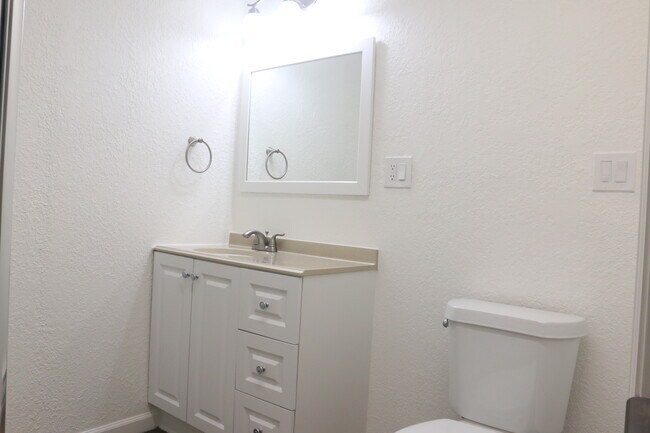 Building Photo - 50 Redtail Ct