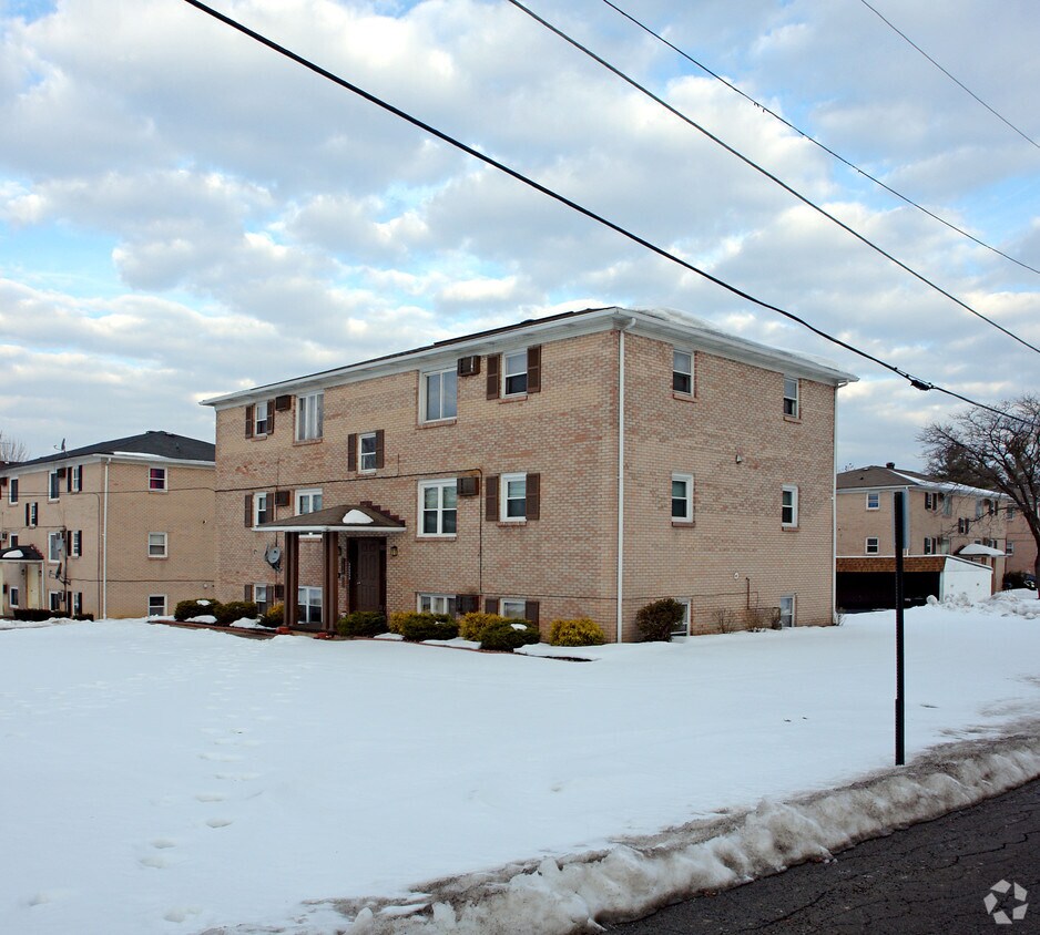 98 Washington Blvd, Youngstown, OH 44512 Apartments in Youngstown, OH