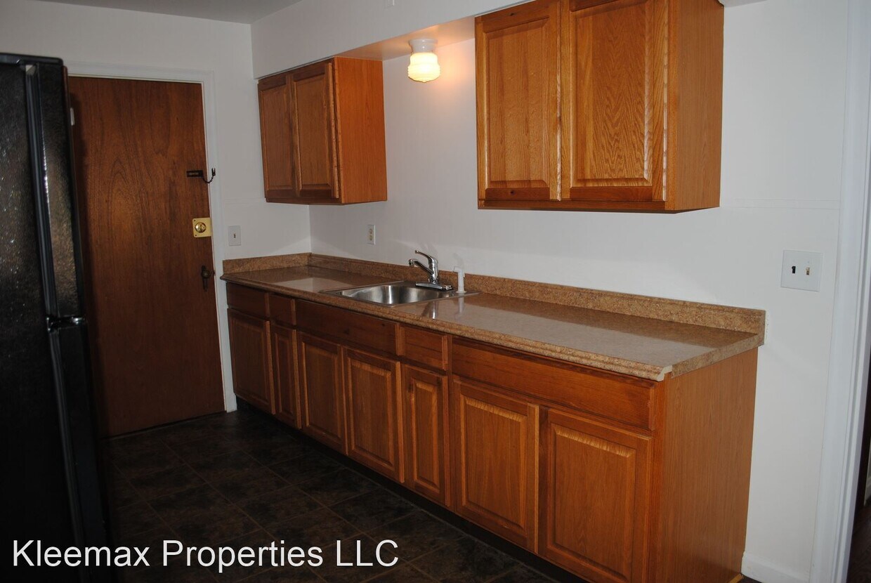 Primary Photo - 2860 Observatory Ave