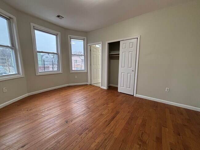 Foto del edificio - 386 Badger Ave