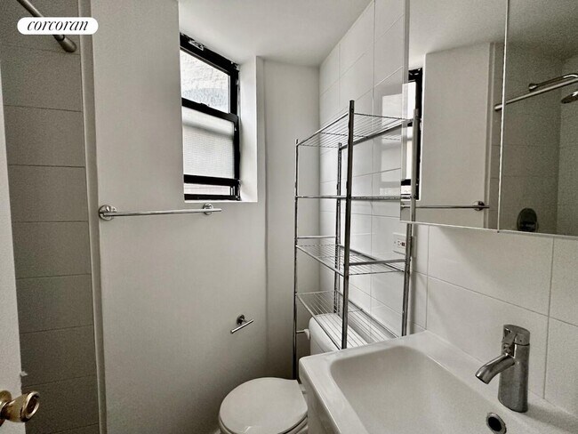 Foto del edificio - 410 W 36th St.