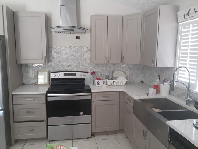 Building Photo - 3624 Narroline Dr