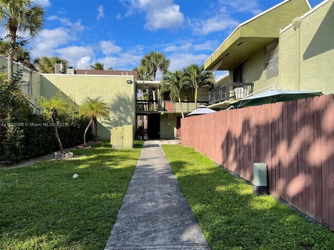 Foto del edificio - 8309 SW 142nd Ave